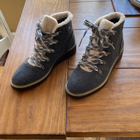 Dr. Scholl’s Boots - Picture 3 of 8